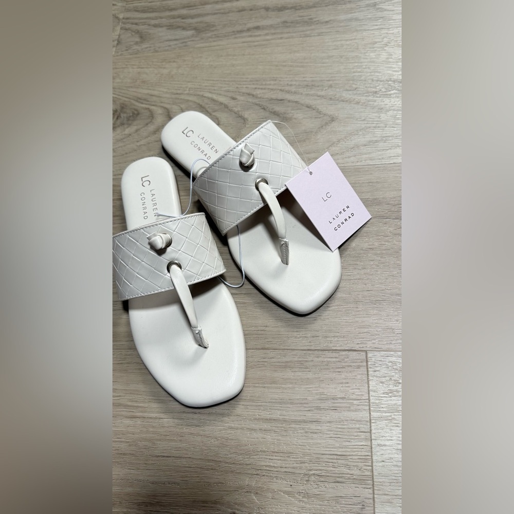 LC Lauren Conrad White Quilted Sandals - Picture 5 of 5